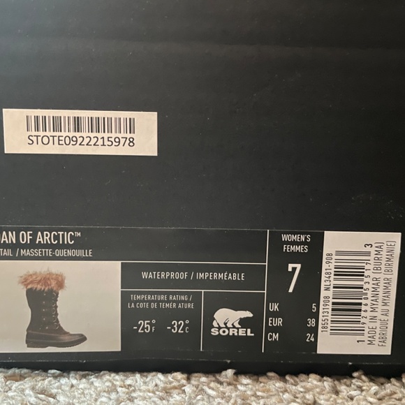 Joan if Arctic Boots - Picture 5 of 5